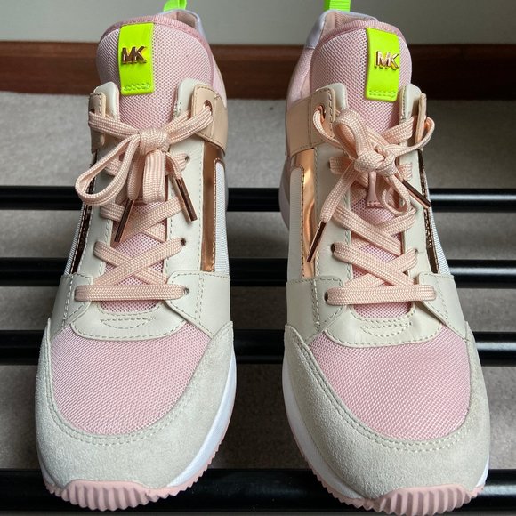 MICHAEL KORS Shoes - MICHAEL KORS Women GEORGIE PLATFORM Sneakers